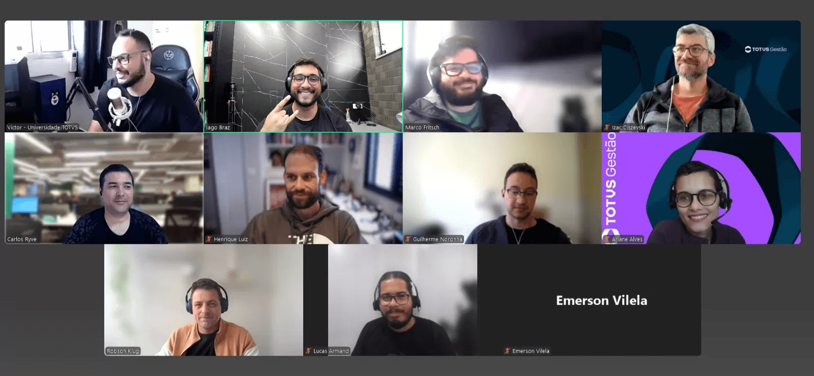 Participantes da Totvs em uma reunião online de treinamento.